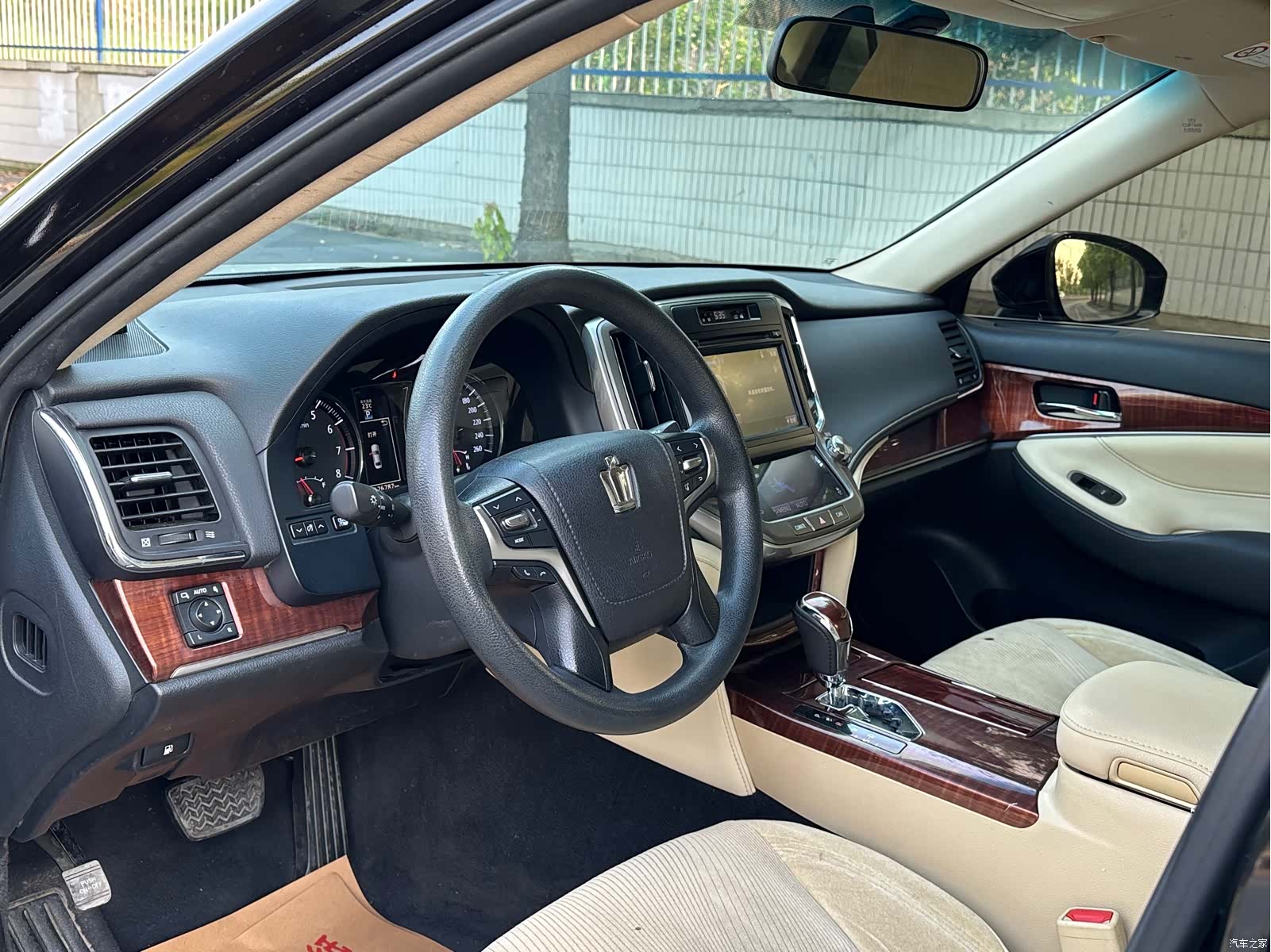 Toyota Crown, 2016 7