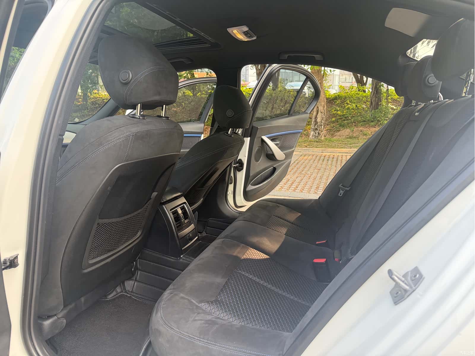 BMW 3 Series, 2018 все фото