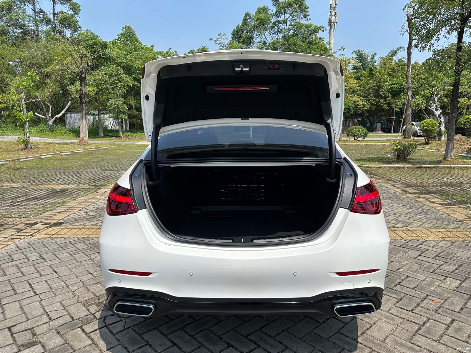 Mercedes-Benz C-Class, 2025 22