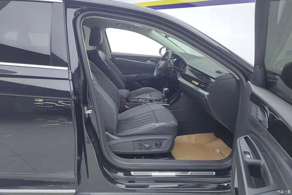Volkswagen Passat, 2023 8