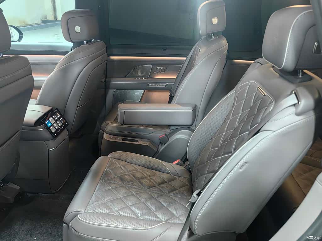 NIO ES8, 2025 4
