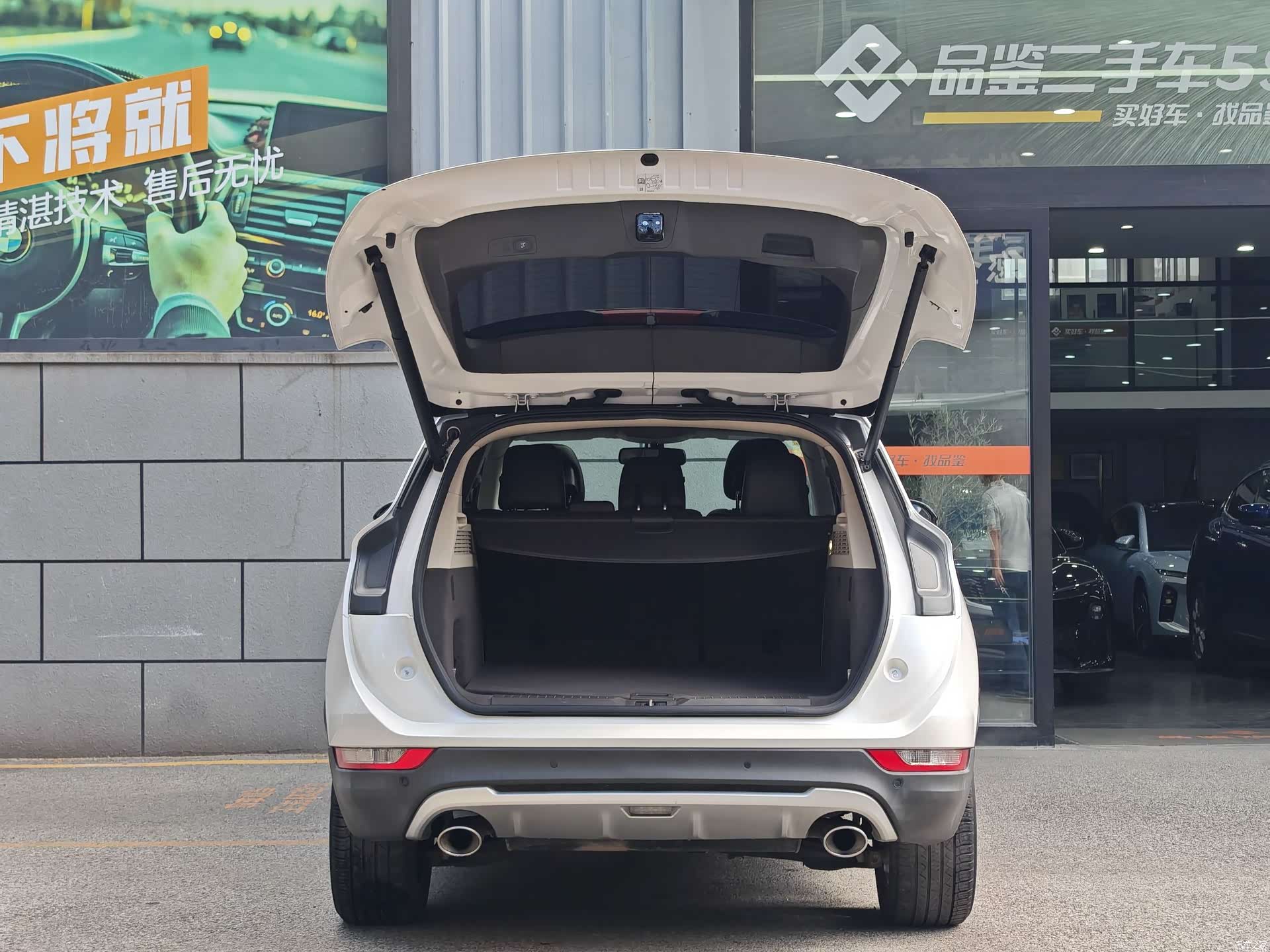 Lincoln MKC, 2018 18