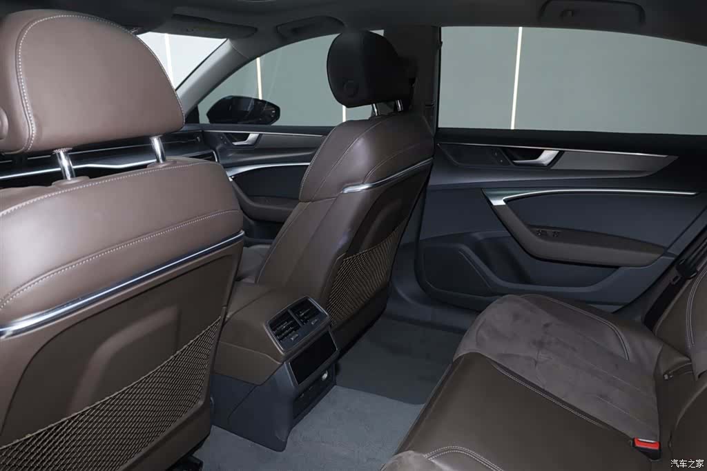 Audi A7L, 2024 22