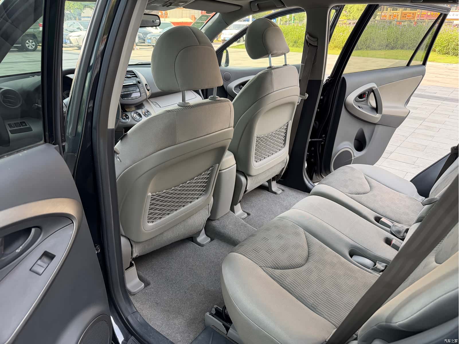Toyota RAV4, 2010 9