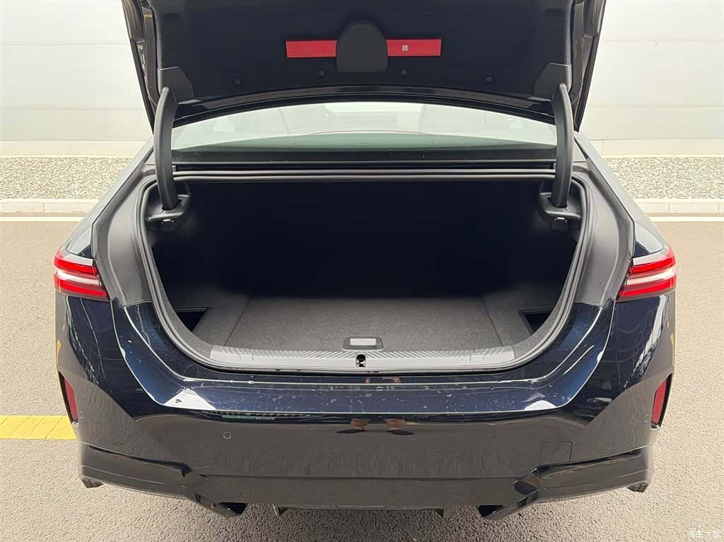 BMW i5, 2025 9