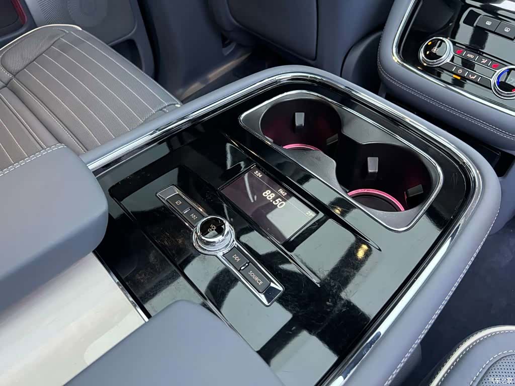 Lincoln Navigator, 2019 33