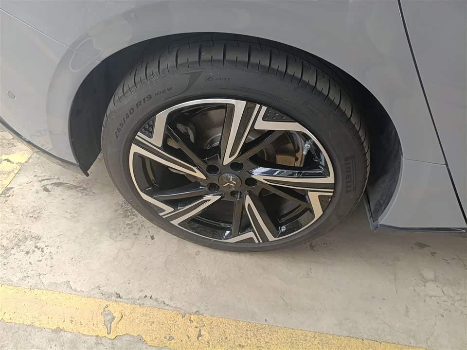 Hongqi EH7 Hongqi EH7