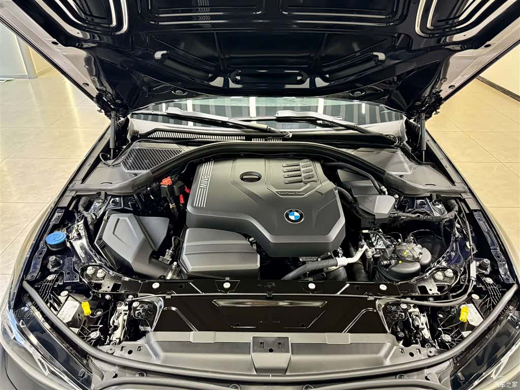 BMW 3 Series, 2025 11