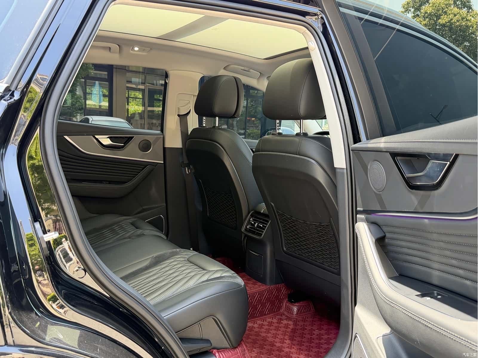 Hongqi HS5, 2023 13