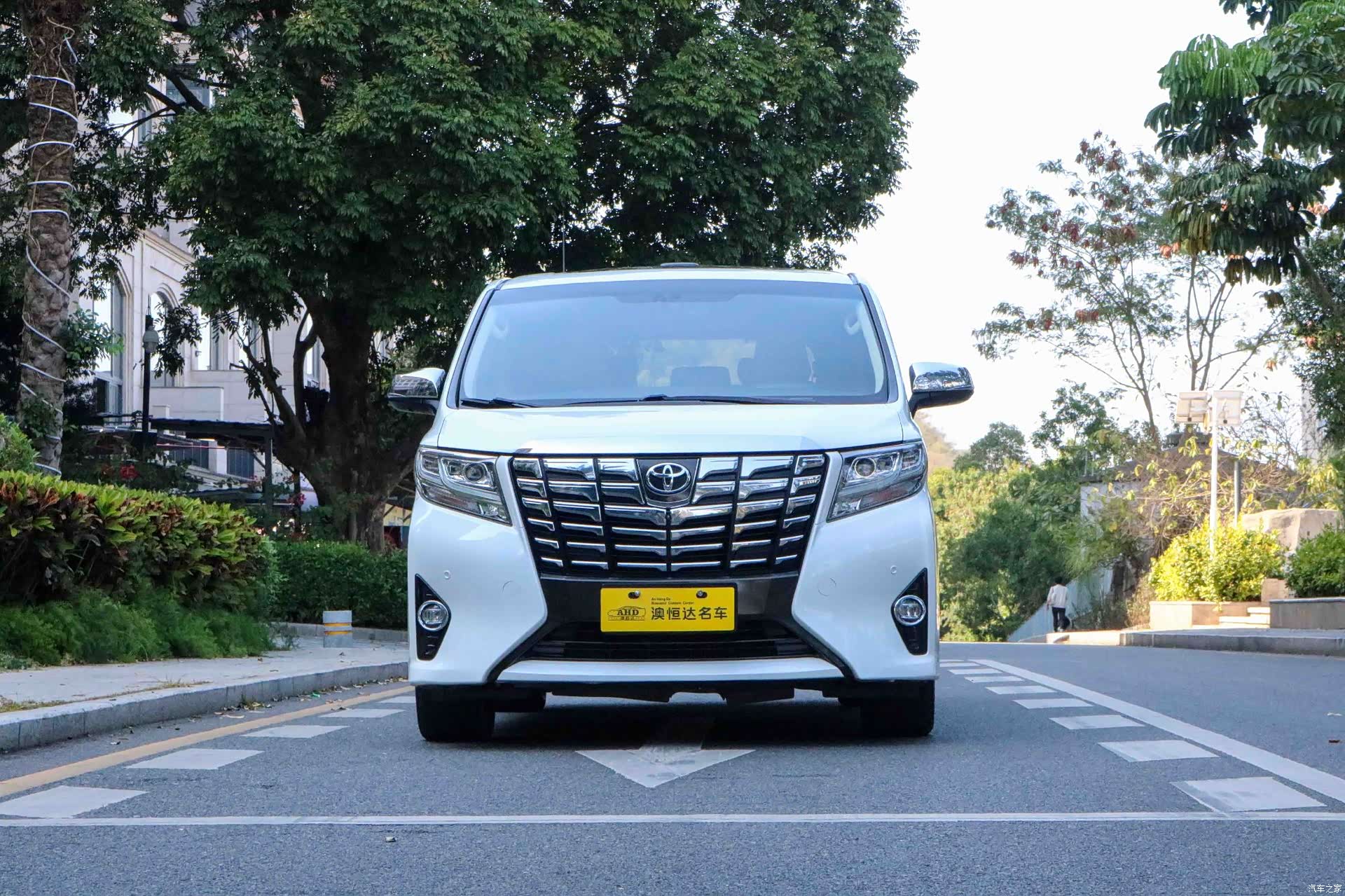 Toyota Alphard, 2018 3