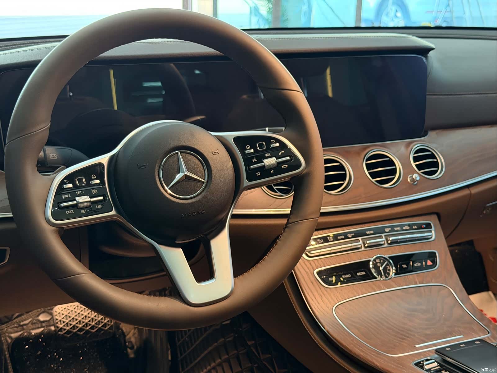 Mercedes-Benz E-Class, 2019 6