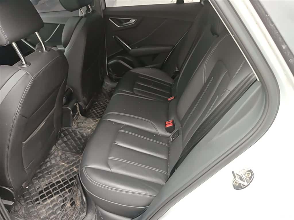 Audi Q2L, 2023 13
