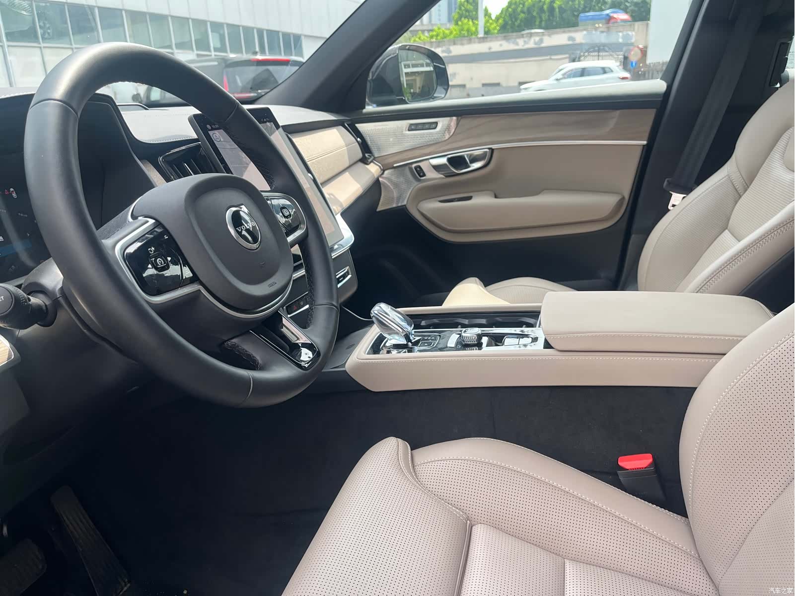 Volvo XC90, 2025 16