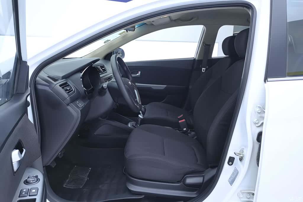 Kia K2, 2015 9