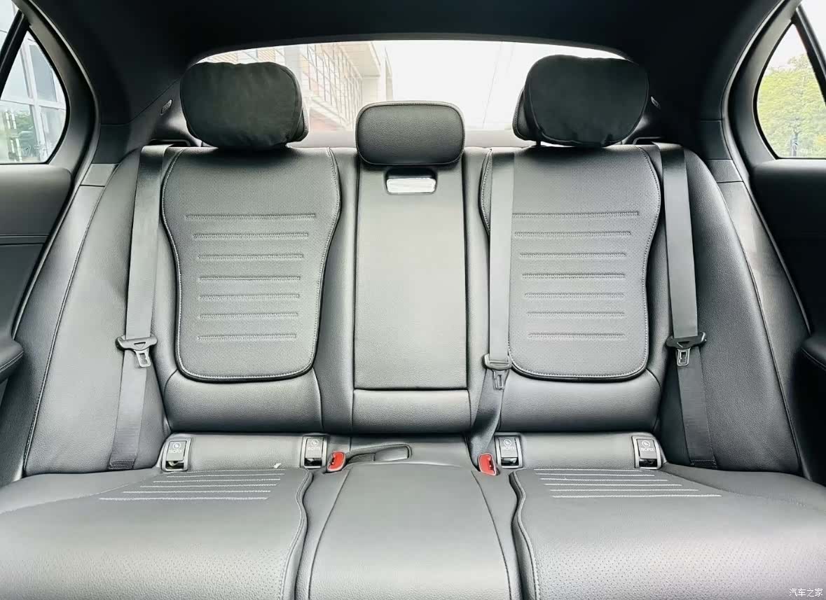Mercedes-Benz C-Class, 2024 10
