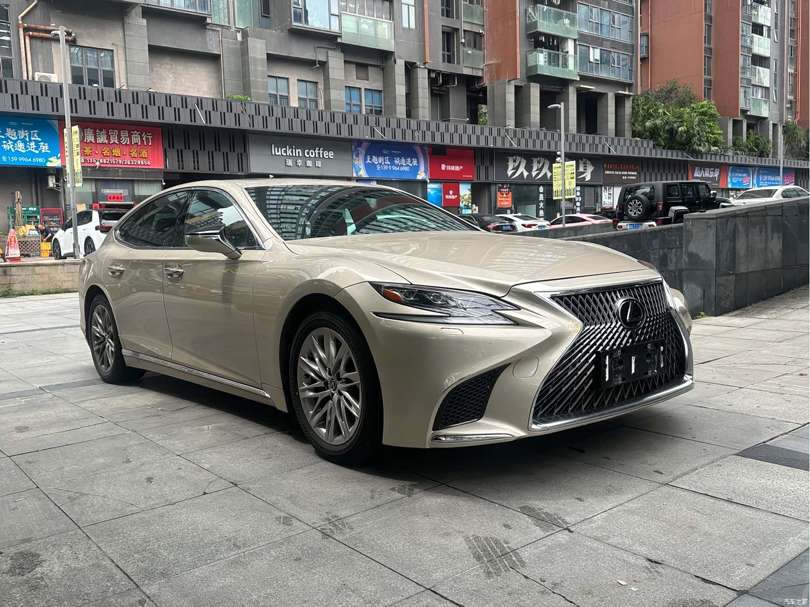 Lexus LS, 2018 3