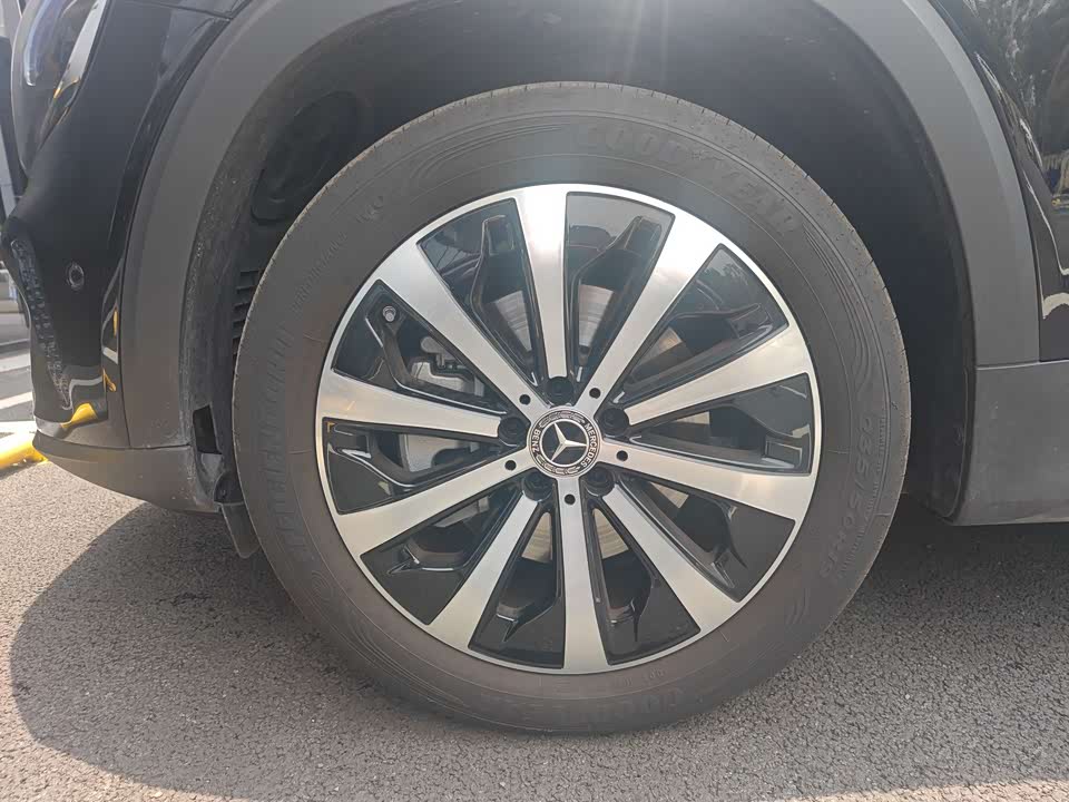 Mercedes-Benz GLB Mercedes-Benz GLB