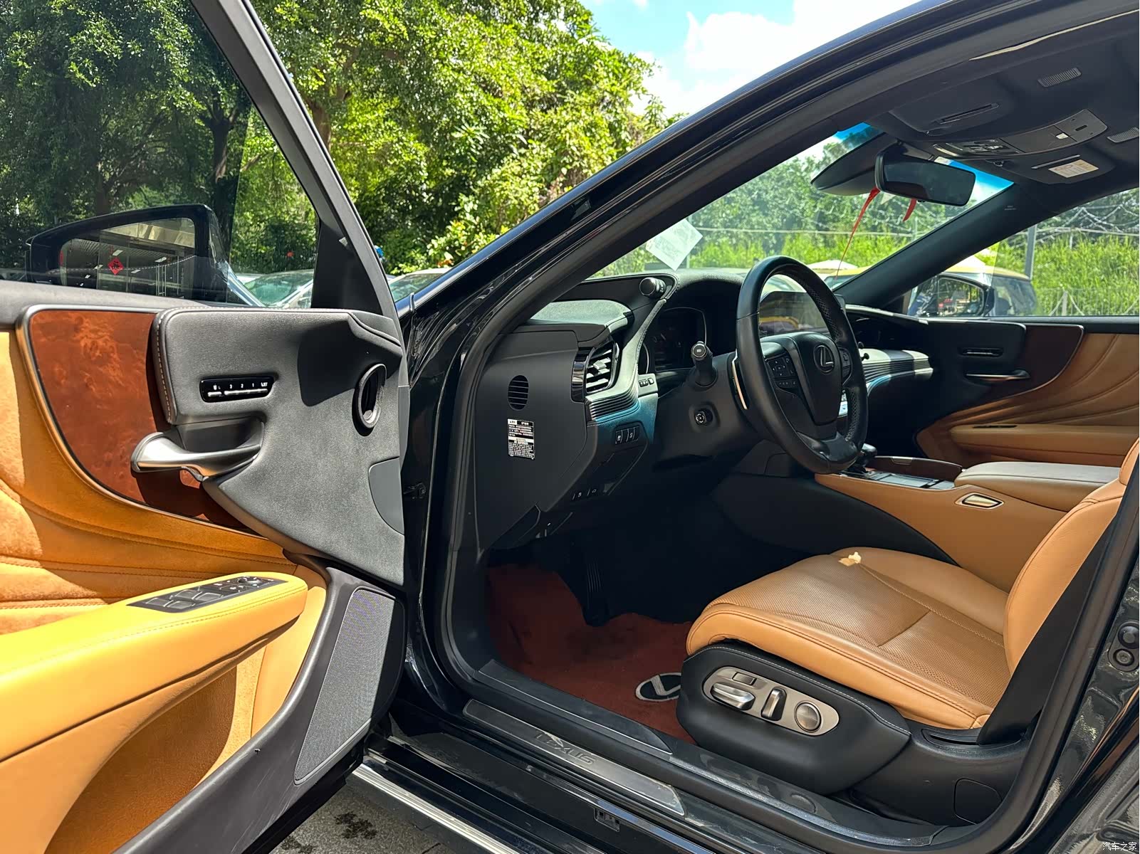 Lexus LS, 2021 4