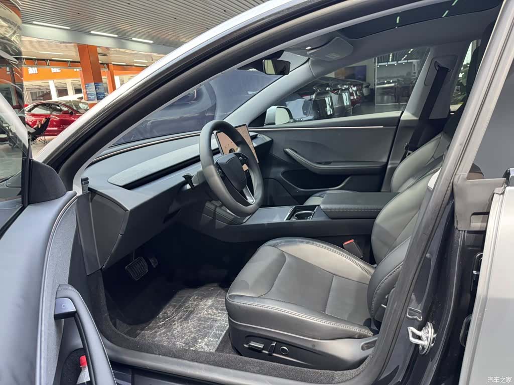 Tesla Model 3, 2025 15