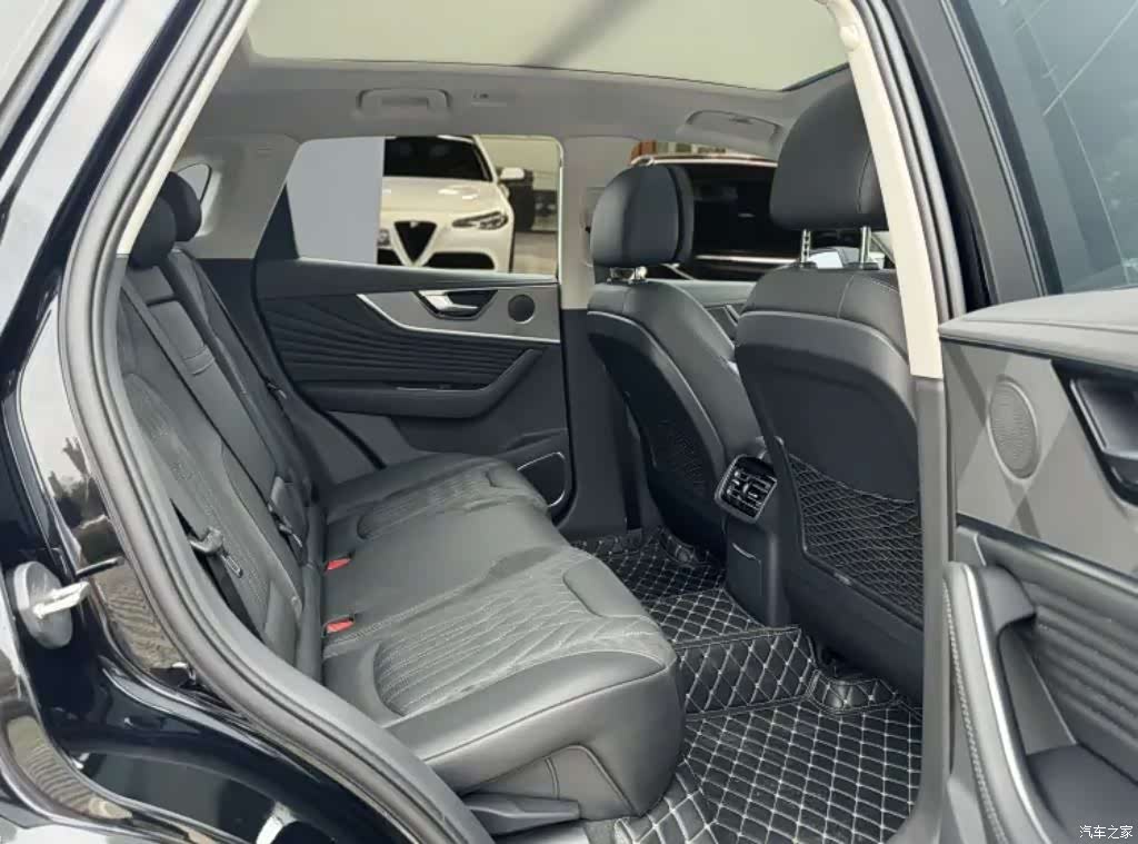 Hongqi HS5, 2023 10