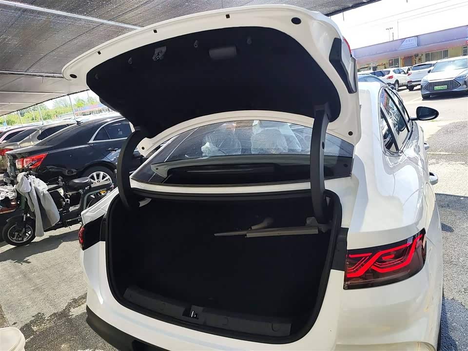 BYD Qin L BYD Qin L