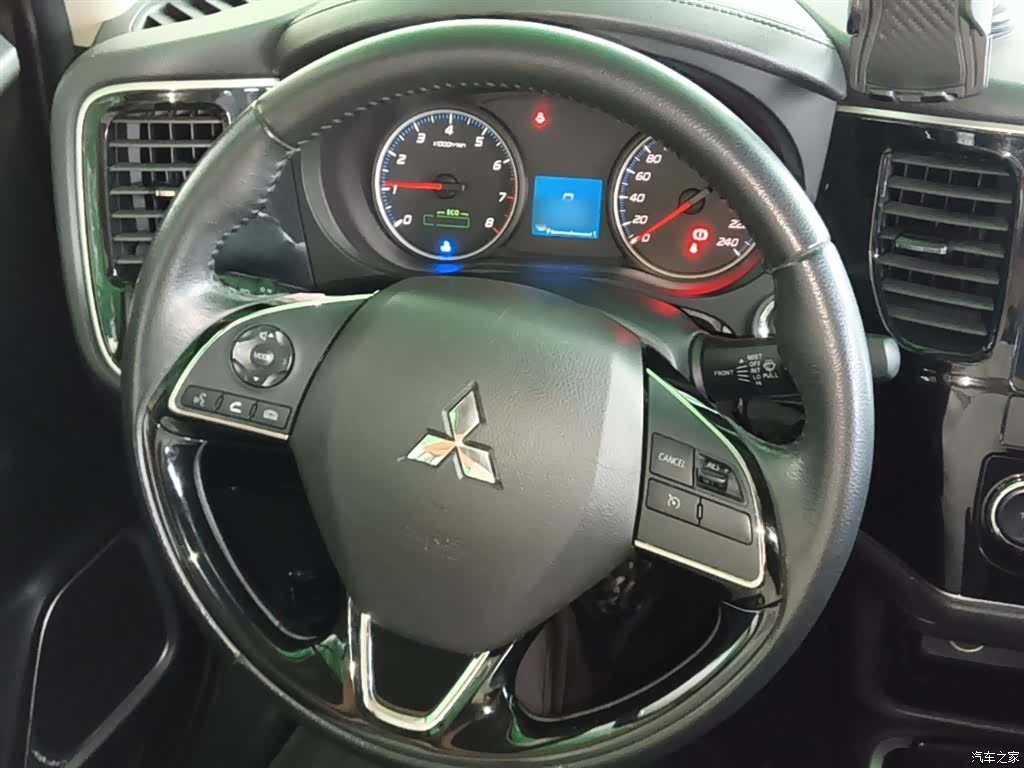 Mitsubishi Outlander, 2018 11