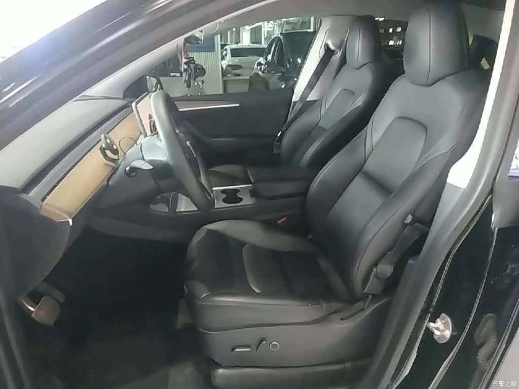 Tesla Model Y, 2023 15