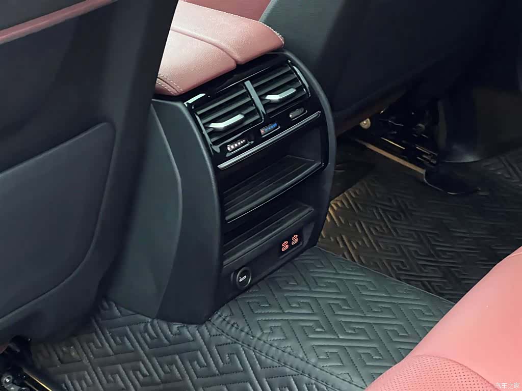 BMW 5 Series, 2024 23