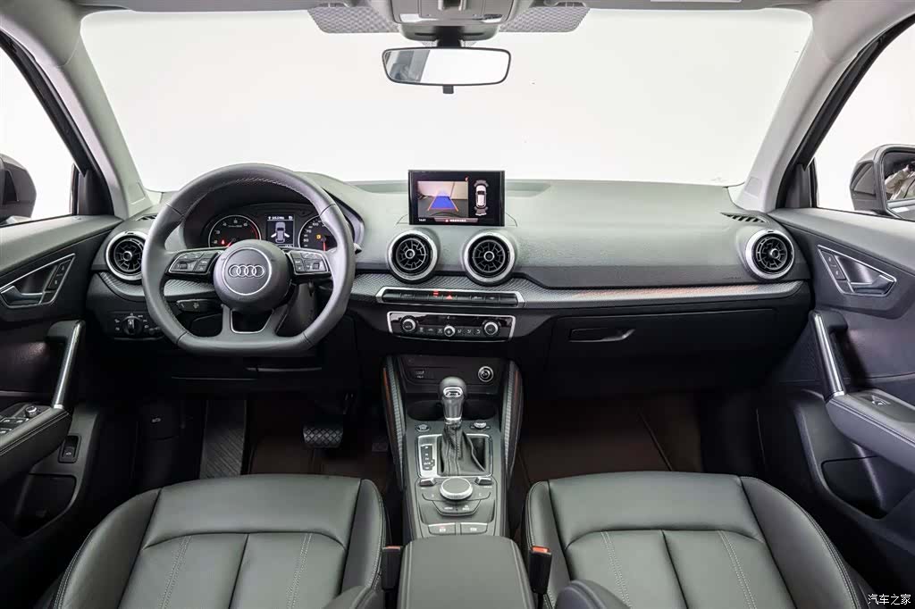Audi Q2L, 2024 6