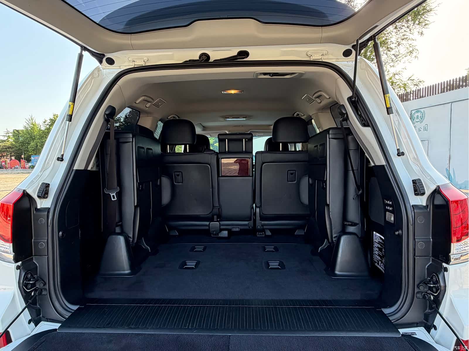 Lexus LX, 2015 28