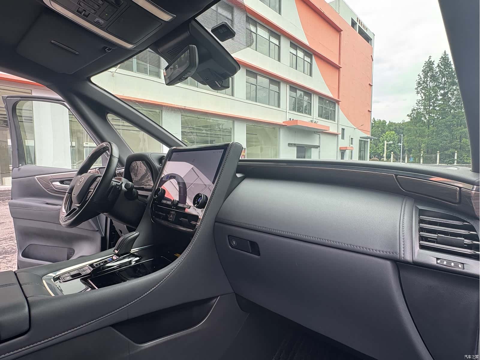 Toyota Alphard, 2023 16