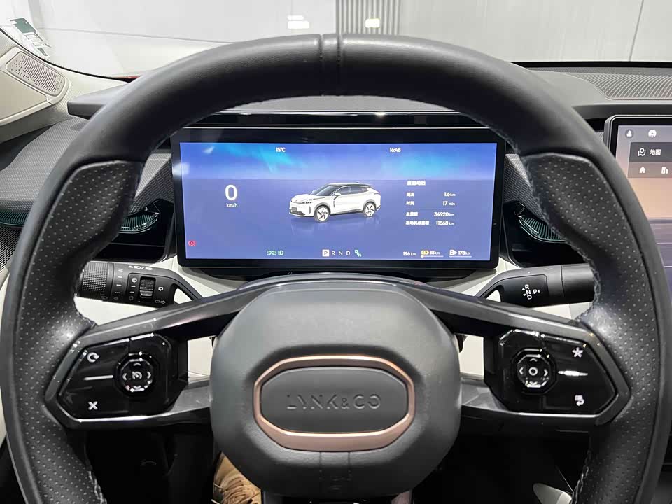 Lynk & Co 08 EM-P