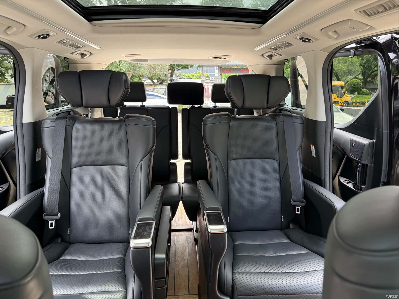 Toyota Vellfire, 2020 26