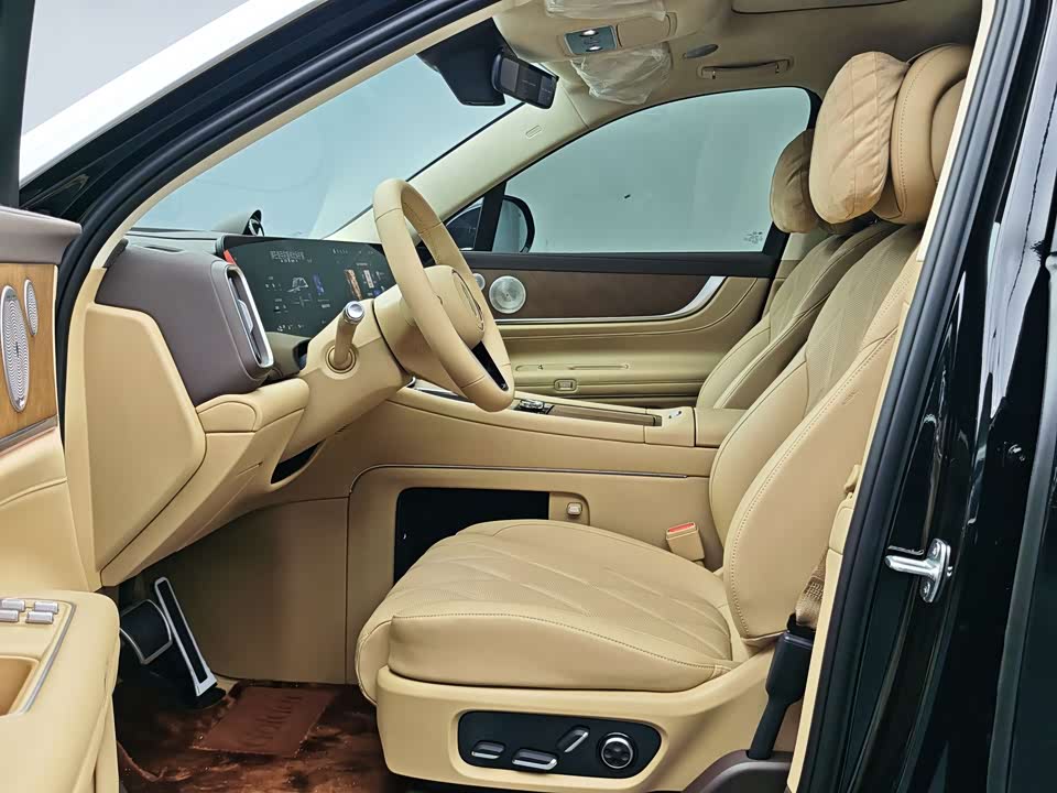 AITO Ask the world M9