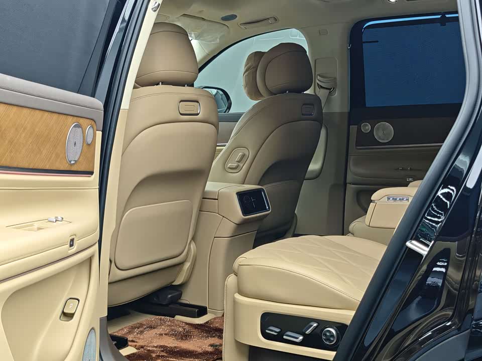 AITO Ask the world M9