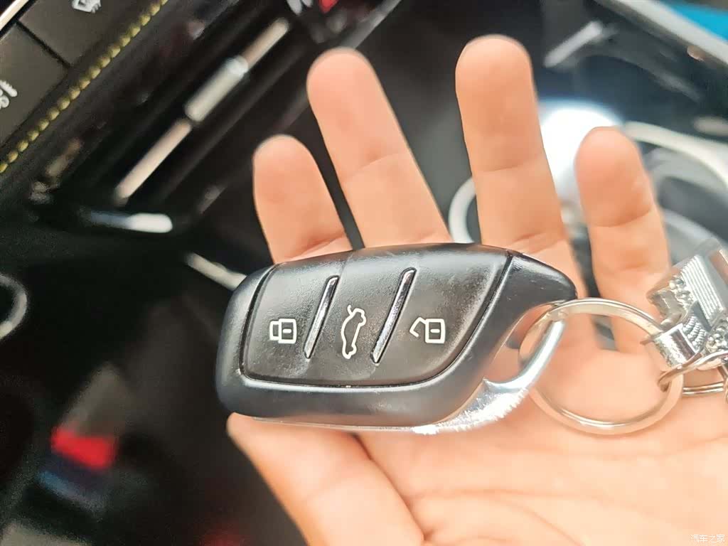 Roewe i5, 2022 12