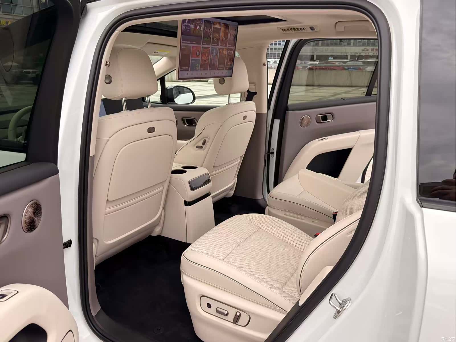 Li Auto i8, 2025 7