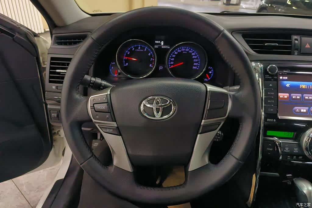 Toyota 2.5V, 2013 15