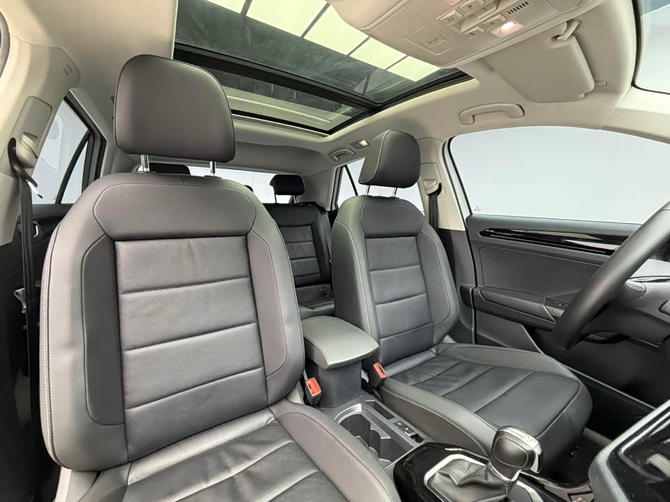 Volkswagen T-ROC exploring Songs