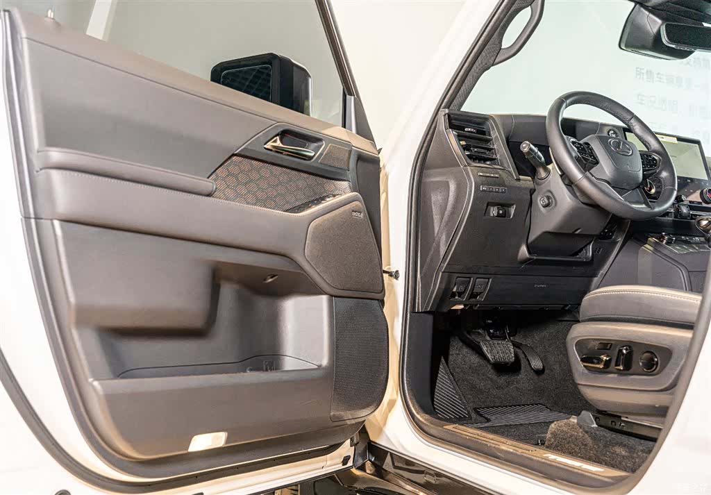 Lexus GX, 2026 7