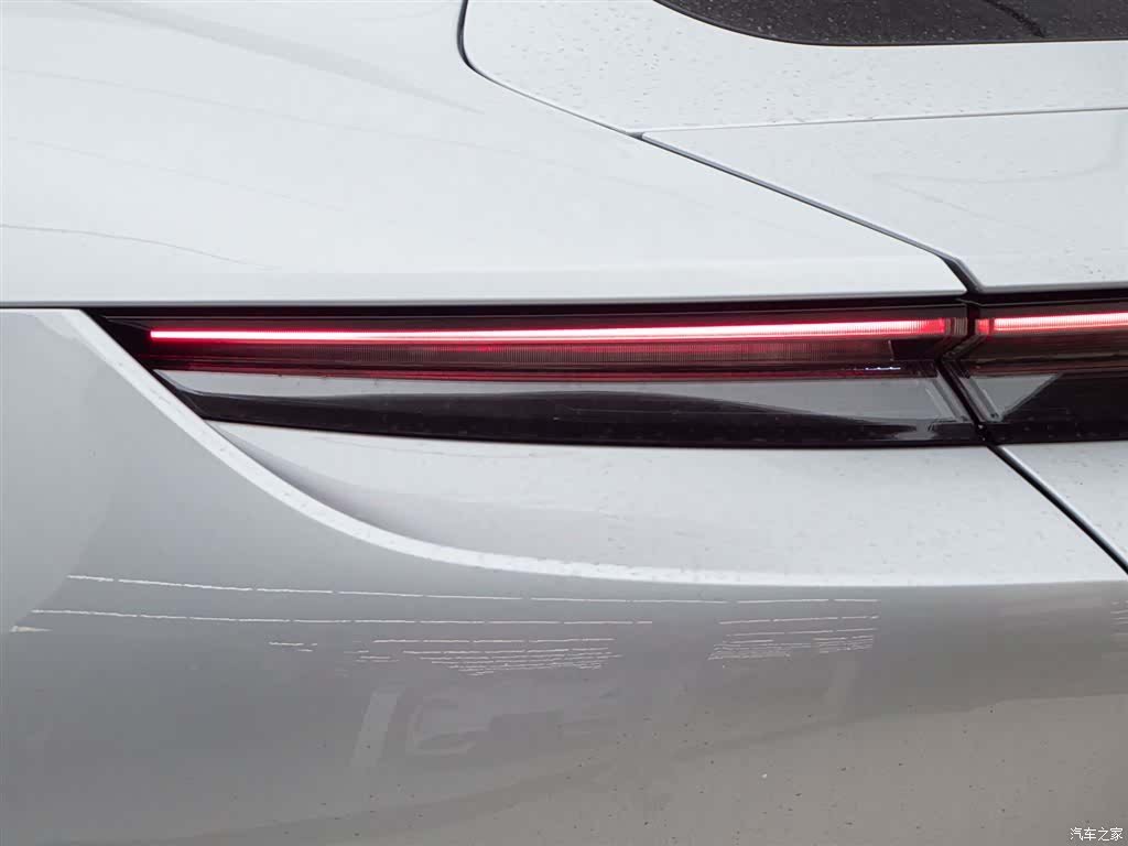 Porsche Taycan, 2021 4