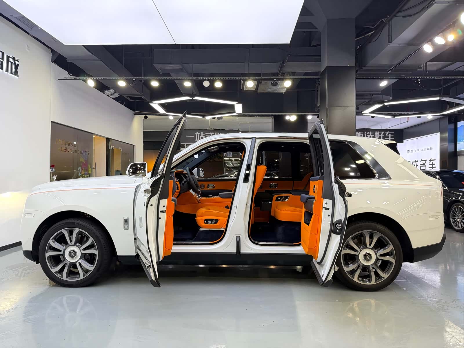 Rolls-Royce Cullinan, 2023 12