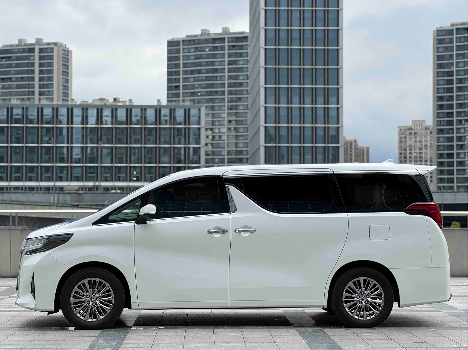 Toyota Alphard, 2020 17