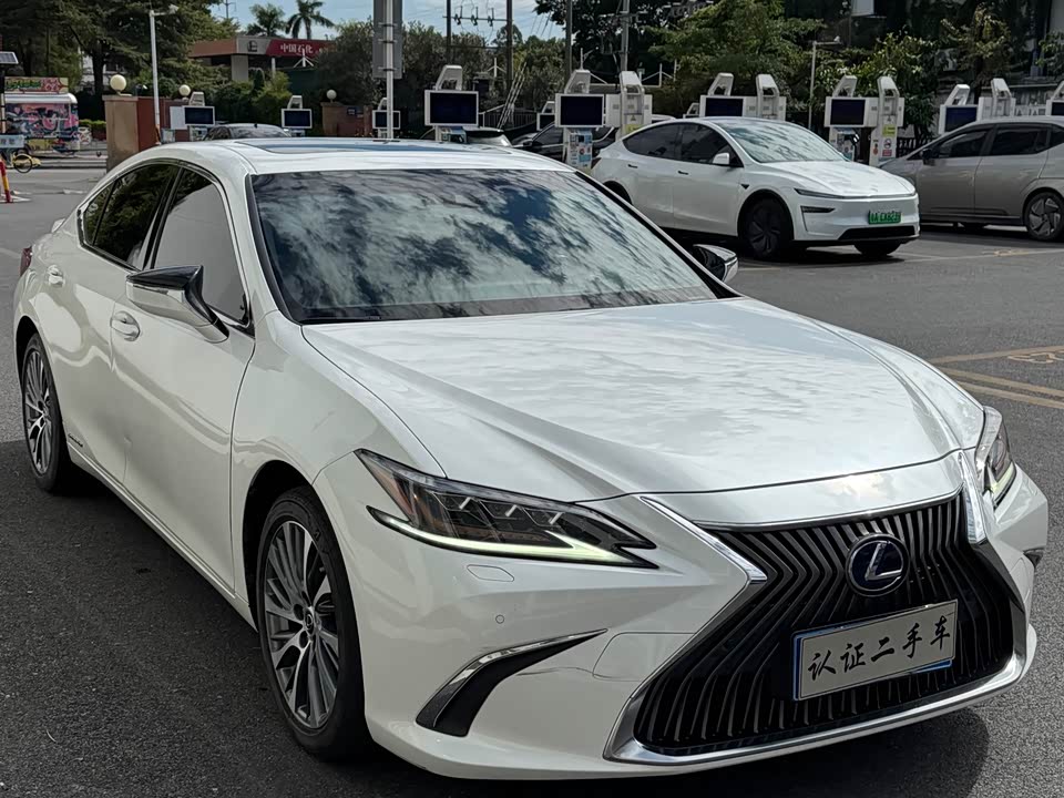 Lexus ES