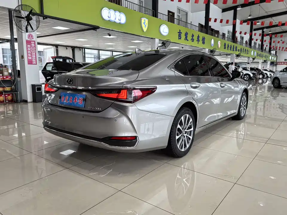 Lexus ES