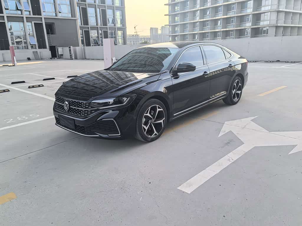 Volkswagen Passat 2024 380TSI