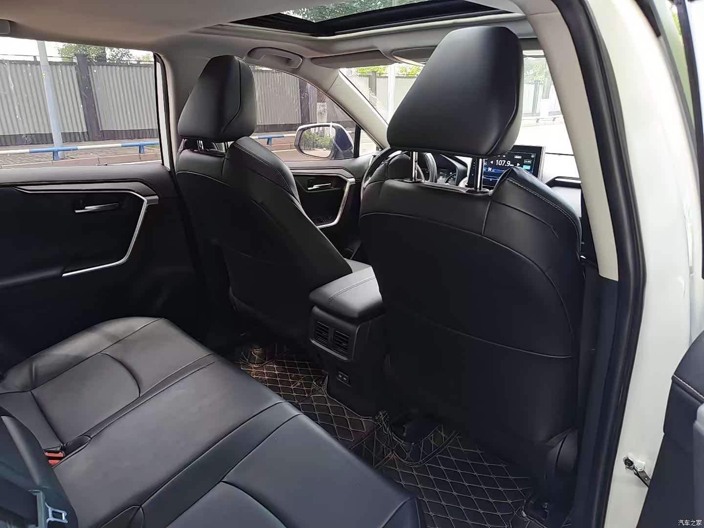 Toyota Wildlander, 2022 6
