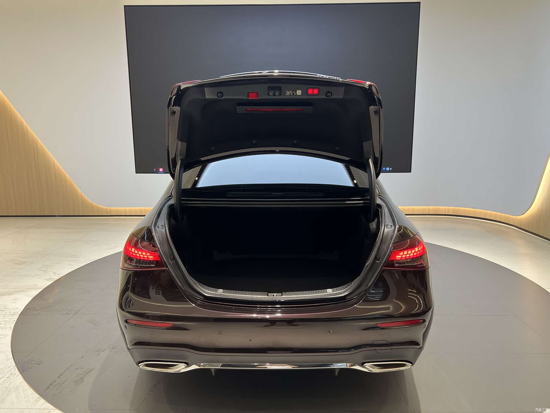Mercedes-Benz E-Class, 2023 15