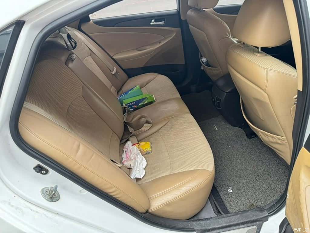 Hyundai Sonata, 2011 4