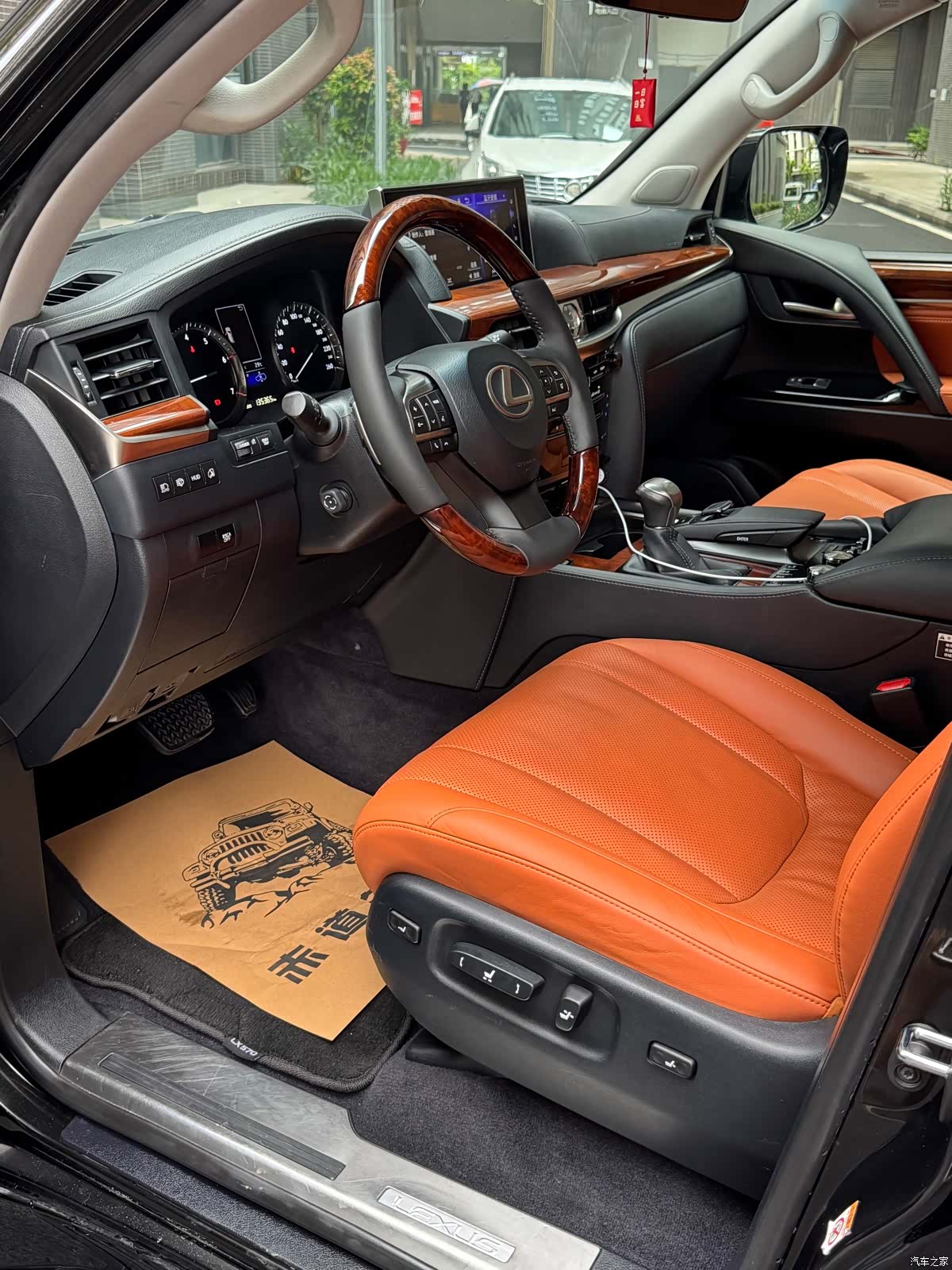 Lexus LX, 2016 8
